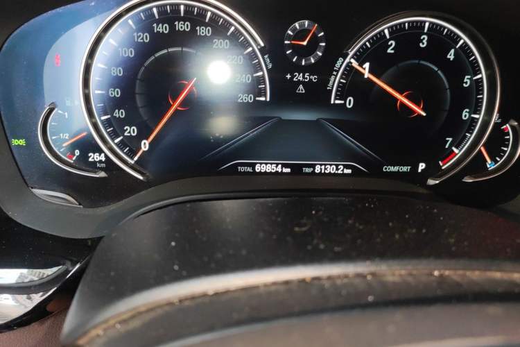 Used BMW 5 Series 2018 530Li Leading Edition Luxury Package Odometer Close Up