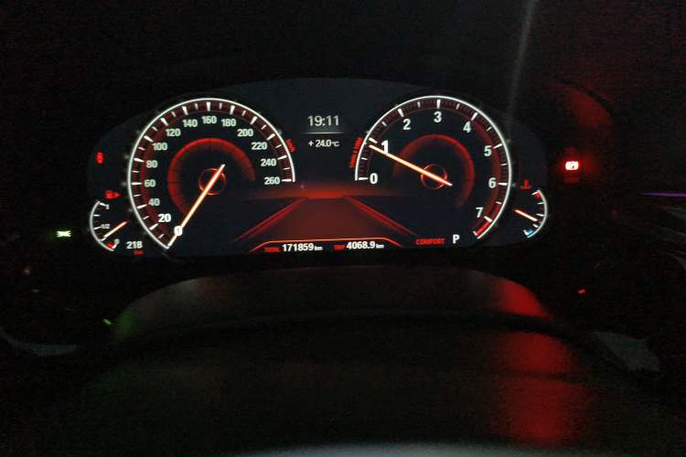 Used BMW 5 Series 2018 530Li Luxury Edition M Sport Package Odometer Close Up