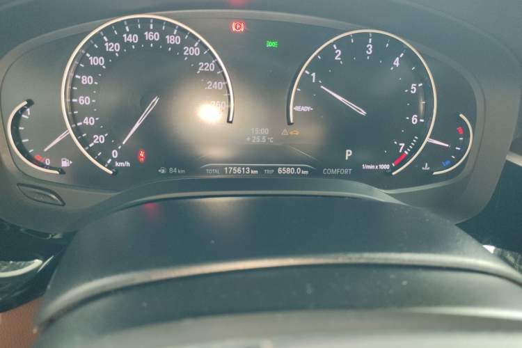 Used BMW 5 Series 2018 528Li Launch Special Edition Odometer Close Up