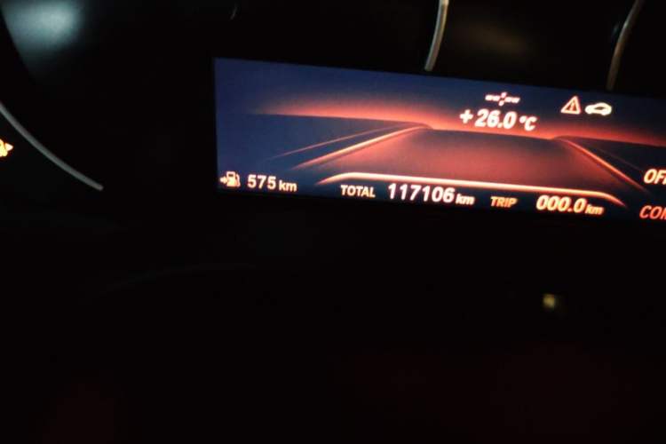 Used BMW 5 Series 2018 528Li Launch Special Edition Odometer Close Up