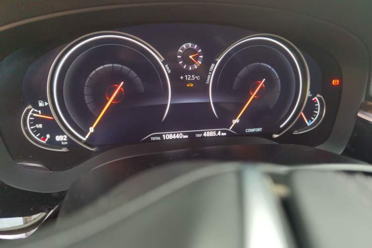 Used BMW 5 Series 2018 525Li Luxury Package Odometer Close Up