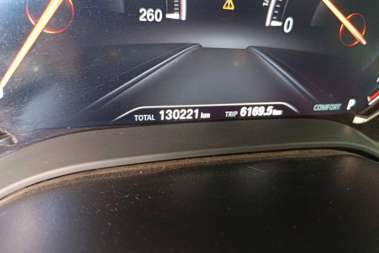 Used BMW 5 Series 2018 Facelifted 530Li Luxury Edition Premium Package Odometer Close Up