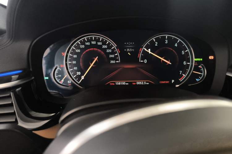 Used BMW 5 Series 2018 530Li Leading Model M Sport Package Odometer Close Up