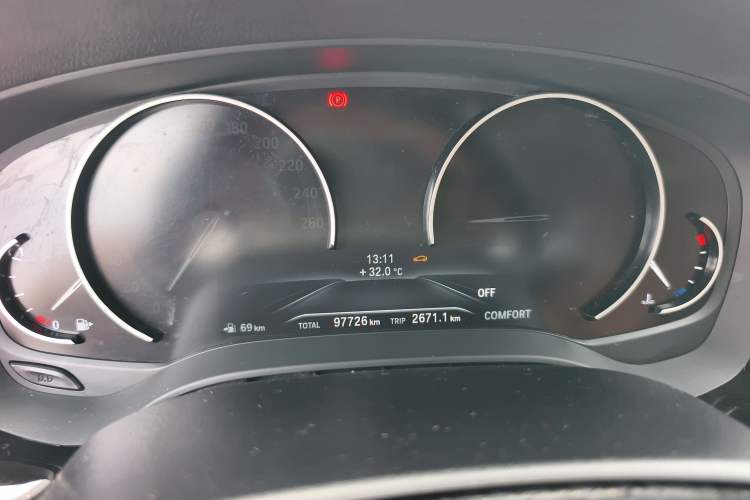 Used BMW 5 Series 2018 528Li Launch Special Edition Odometer Close Up