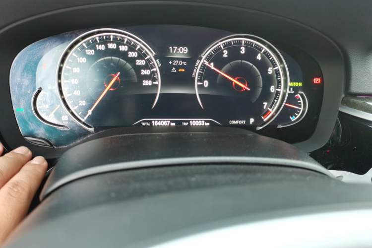 Used BMW 5 Series 2018 530Li xDrive M Sport Package Odometer Close Up