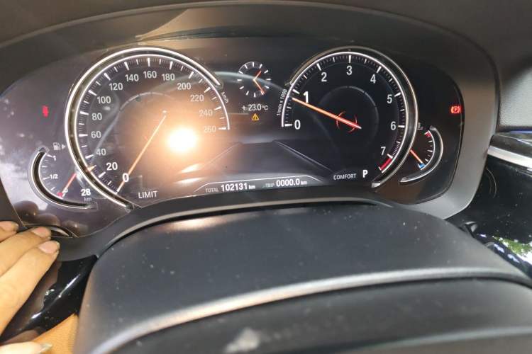 Used BMW 5 Series 2018 Restyled 530Li Leading Edition M Sport Package Odometer Close Up