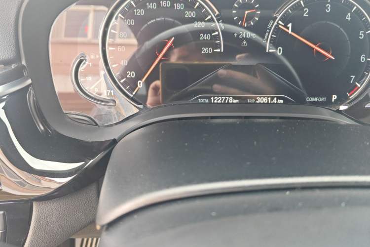 Used BMW 5 Series 2018 530Li Luxury Edition M Sport Package Odometer Close Up