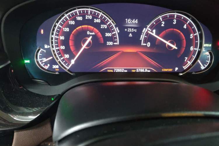 Used BMW 5 Series 2018 Facelifted 530Li Luxury Edition Premium Package Odometer Close Up
