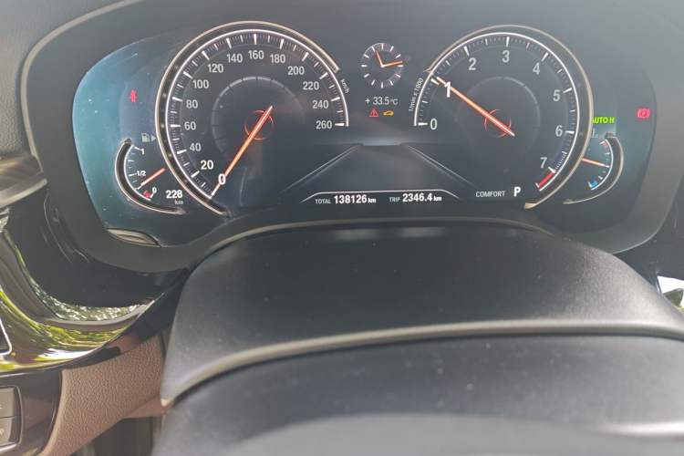 Used BMW 5 Series 2018 Facelifted 530Li xDrive Luxury Package Odometer Close Up