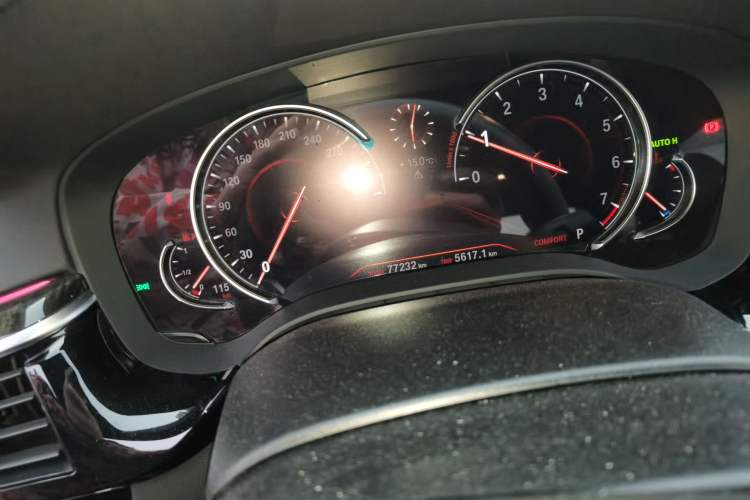 Used BMW 5 Series 2018 525Li M Sport Package Odometer Close Up
