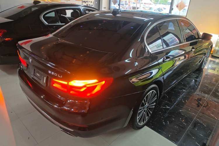 Used BMW 5 Series 2018 Facelifted 530Li Luxury Edition Premium Package Rear Right 45 Deg