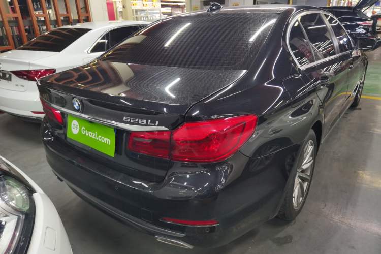 Used BMW 5 Series 2018 528Li Launch Special Edition Rear Right 45 Deg