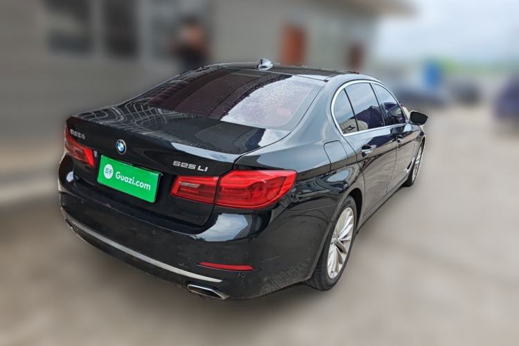 Used BMW 5 Series 2018 525Li Luxury Package Rear Right 45 Deg