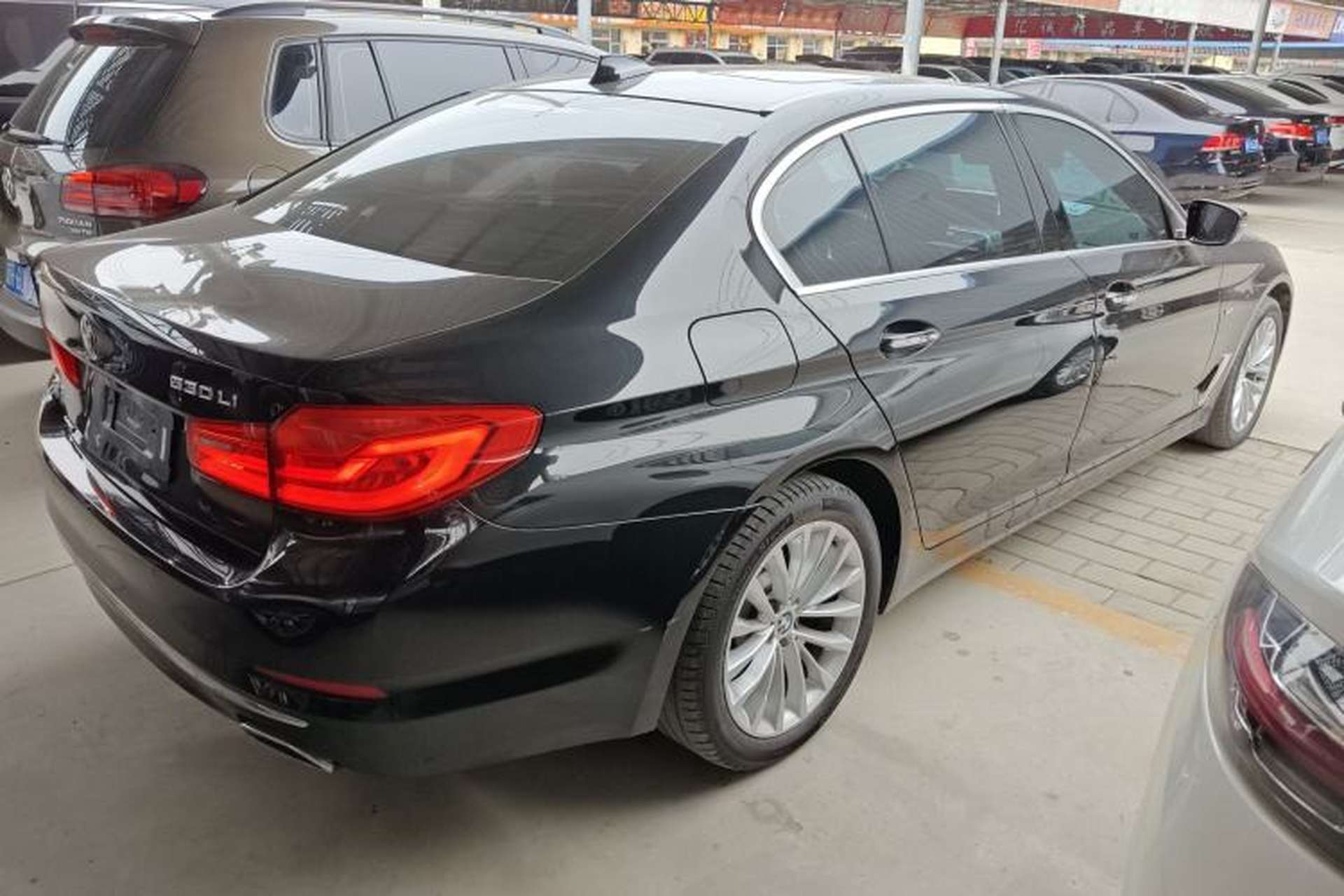 Used BMW 5 Series 2018 530Li xDrive Luxury Package Rear Right 45 Deg