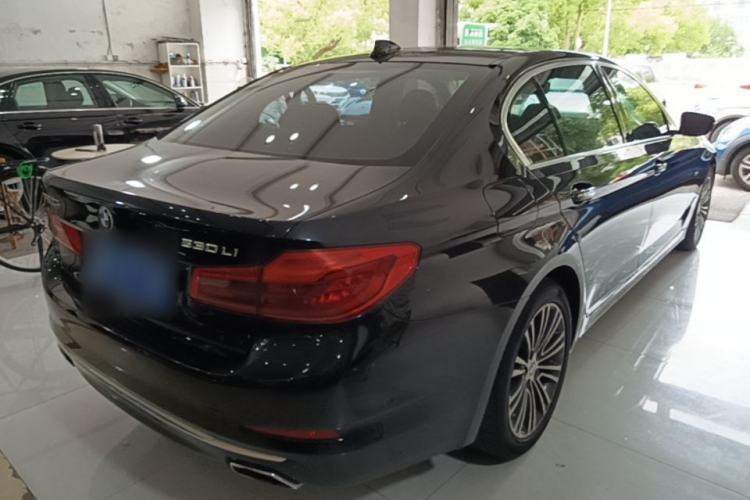 Used BMW 5 Series 2018 Facelifted 530Li Luxury Edition Premium Package Rear Right 45 Deg