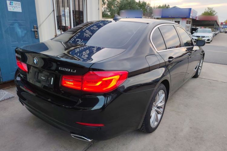 Used BMW 5 Series 2018 528Li Launch Special Edition Rear Right 45 Deg