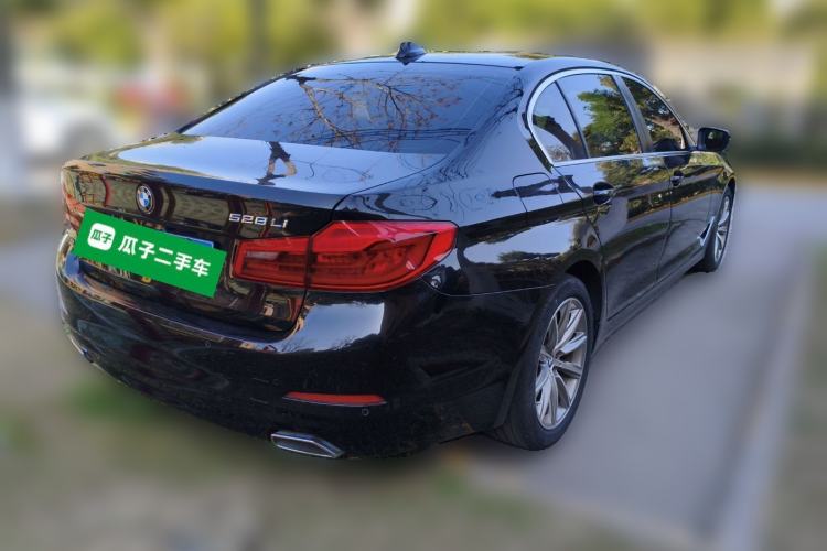 Used BMW 5 Series 2018 528Li Launch Special Edition Rear Right 45 Deg