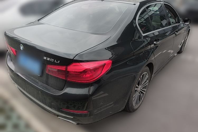 Used BMW 5 Series 2018 Facelifted 530Li Luxury Edition Premium Package Rear Right 45 Deg