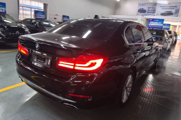 Used BMW 5 Series 2018 525Li Luxury Package Rear Right 45 Deg