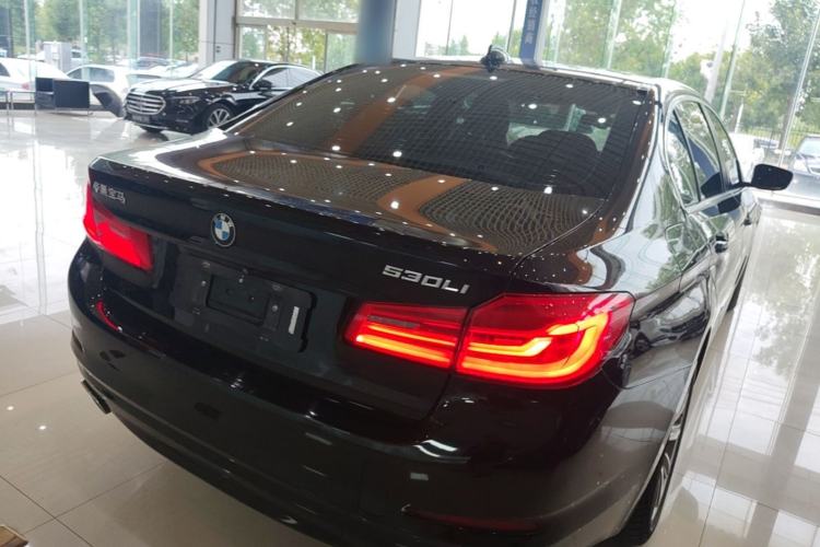 Used BMW 5 Series 2018 528Li Launch Special Edition Rear Right 45 Deg