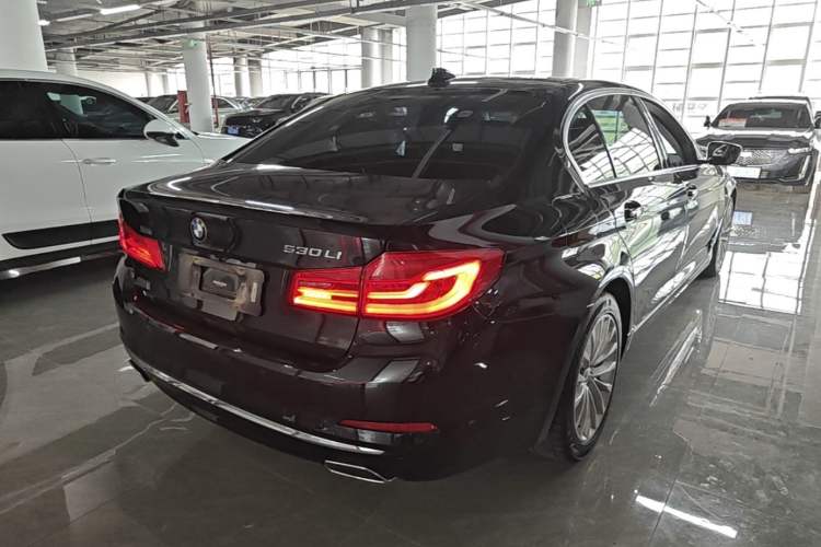 Used BMW 5 Series 2018 Facelifted 530Li xDrive Luxury Package Rear Right 45 Deg