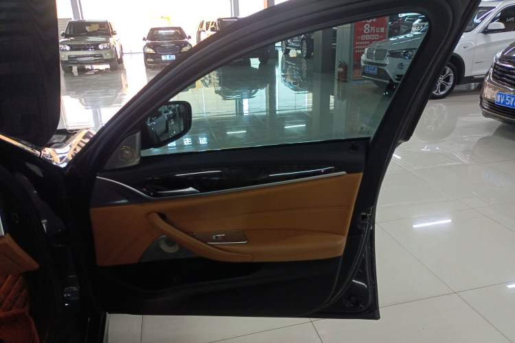 Used BMW 5 Series 2018 Restyled 530Li Leading Edition M Sport Package Right Front Door Interior