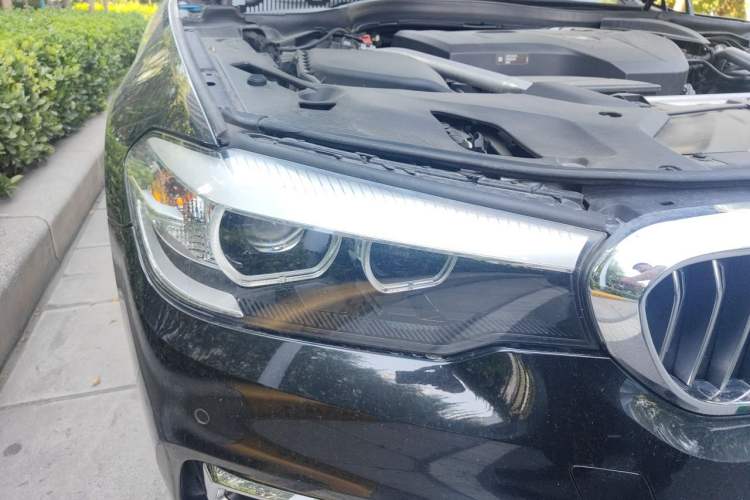 Used BMW 5 Series 2018 Facelifted 530Li xDrive Luxury Package Right Front Headlight