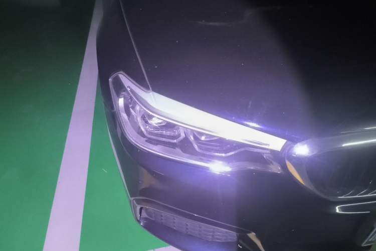 Used BMW 5 Series 2018 530Li Leading Model M Sport Package Right Front Headlight
