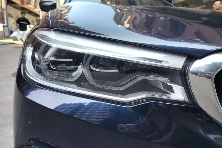Used BMW 5 Series 2018 530Li Luxury Edition M Sport Package Right Front Headlight