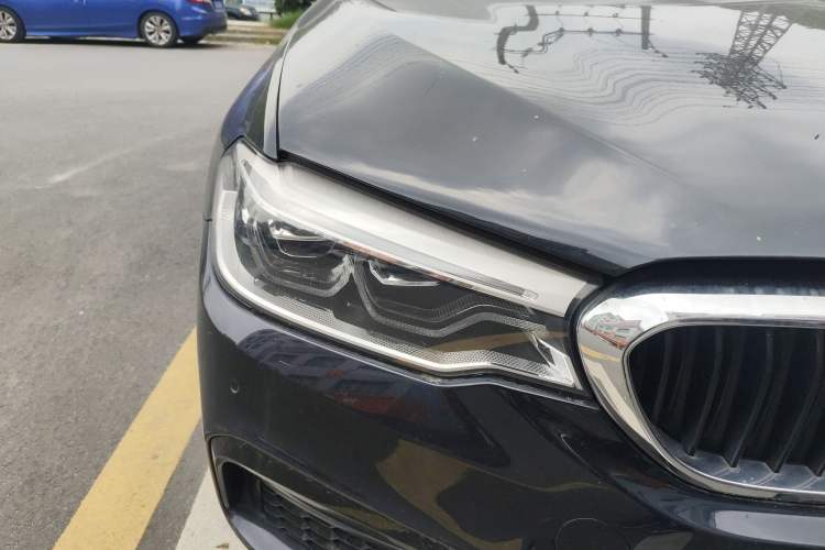 Used BMW 5 Series 2018 Restyled 530Li Luxury Edition M Sport Package Right Front Headlight