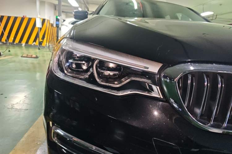 Used BMW 5 Series 2018 Facelifted 530Li Luxury Edition Premium Package Right Front Headlight