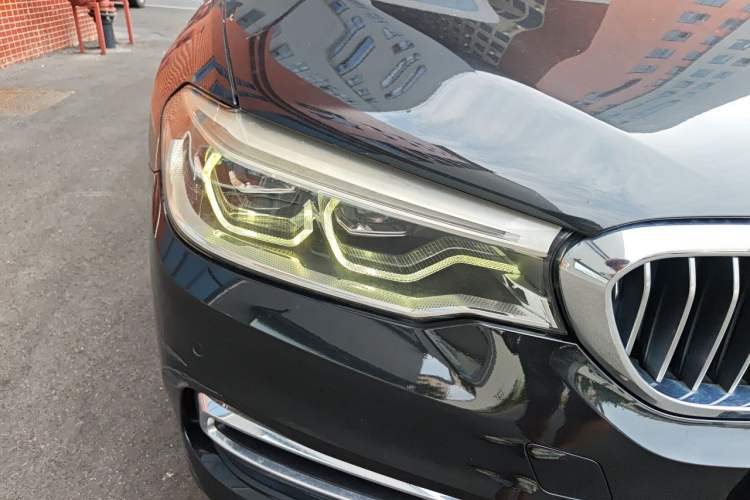 Used BMW 5 Series 2018 Revised Version 530Li Leading Edition Luxury Package Right Front Headlight