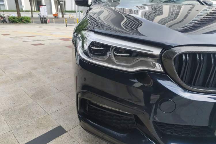 Used BMW 5 Series 2018 530Li Luxury Edition M Sport Package Right Front Headlight