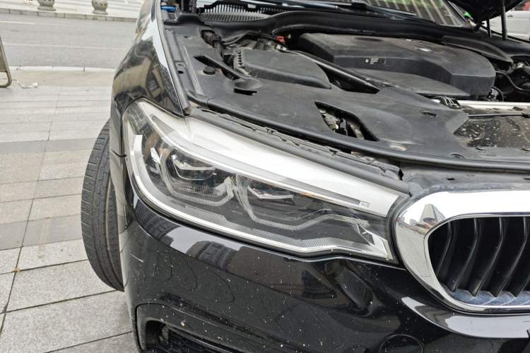 Used BMW 5 Series 2018 530Li Leading Model M Sport Package Right Front Headlight