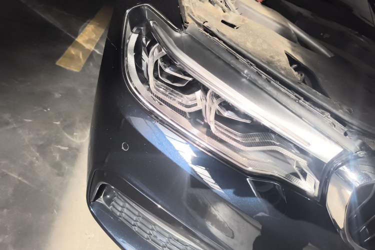 Used BMW 5 Series 2018 530Li Leading Model M Sport Package Right Front Headlight