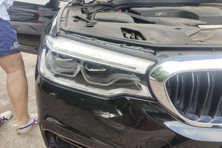 Used BMW 5 Series 2018 Restyled 530Li Luxury Edition M Sport Package Right Front Headlight