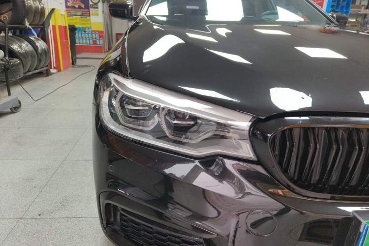 Used BMW 5 Series 2018 Restyled 530Li Luxury Edition M Sport Package Right Front Headlight