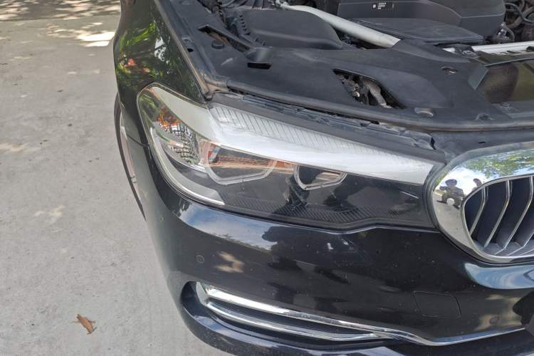 Used BMW 5 Series 2018 Facelifted 530Li xDrive Luxury Package Right Front Headlight