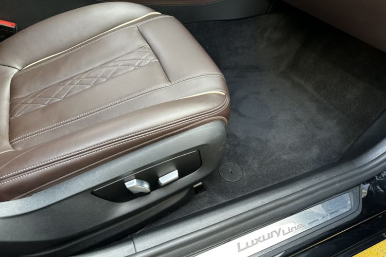 Used BMW 5 Series 2018 Facelifted 530Li Luxury Edition Premium Package Right Front Seat