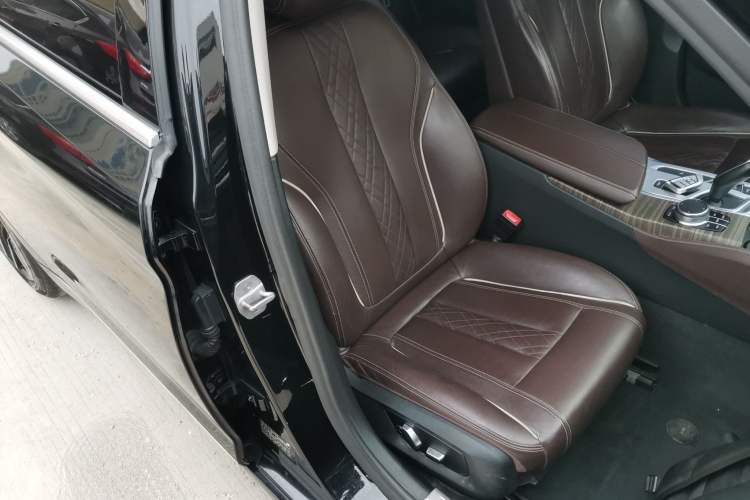 Used BMW 5 Series 2018 530Li Leading Edition Luxury Package Right Front Seat
