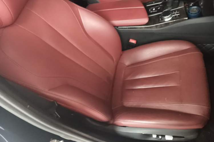 Used BMW 5 Series 2018 Facelifted 530Li xDrive M Sport Package Right Front Seat