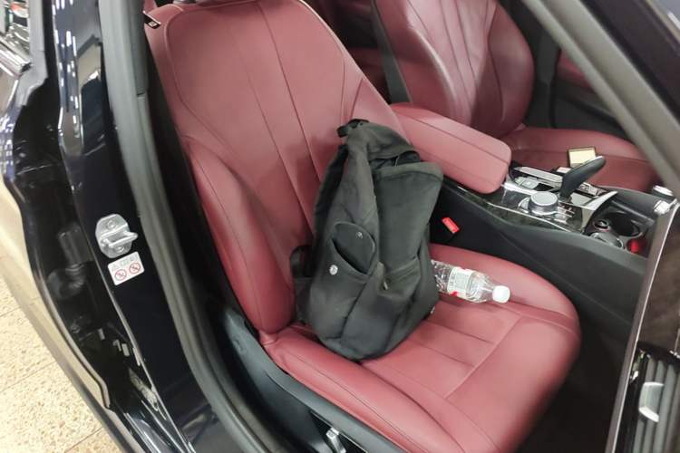 Used BMW 5 Series 2018 Restyled 530Li Luxury Edition M Sport Package Right Front Seat