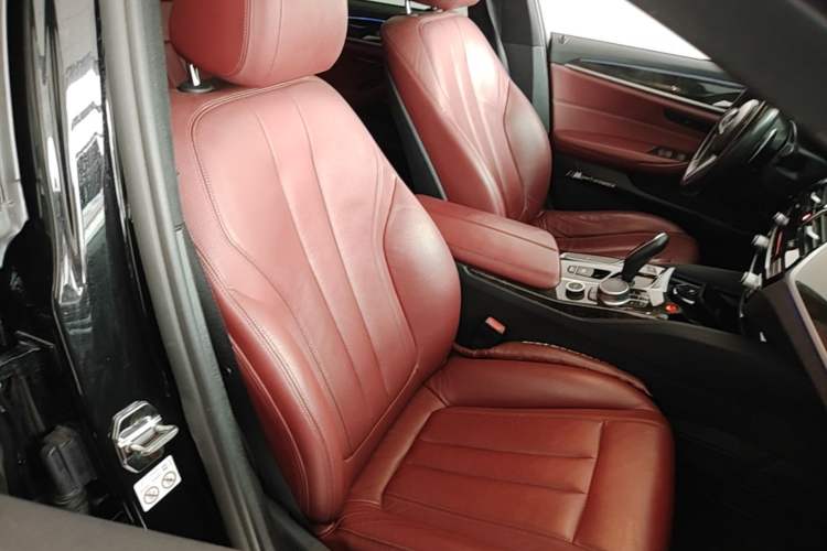 Used BMW 5 Series 2018 530Li Leading Model M Sport Package Right Front Seat
