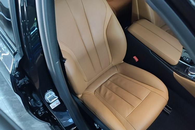 Used BMW 5 Series 2018 Restyled 530Li Luxury Edition M Sport Package Right Front Seat