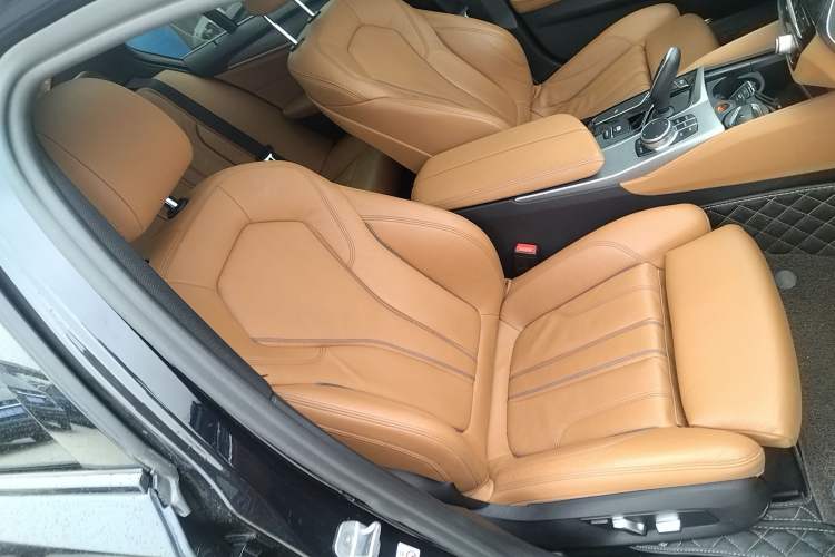 Used BMW 5 Series 2018 525i M Sport Package Right Front Seat