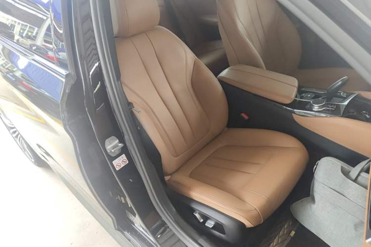 Used BMW 5 Series 2018 Restyled 530Li Leading Edition M Sport Package Right Front Seat