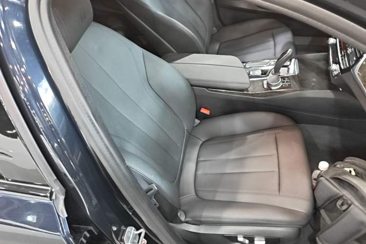 Used BMW 5 Series 2018 525Li M Sport Package Right Front Seat
