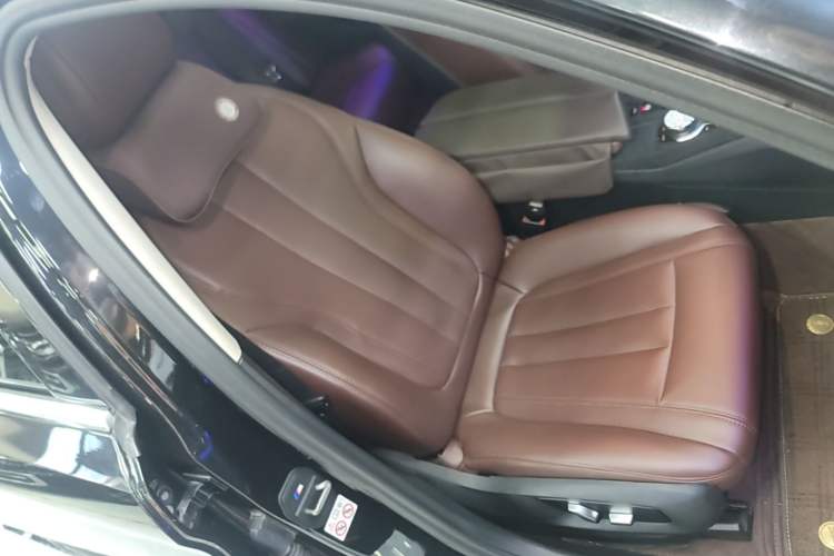 Used BMW 5 Series 2018 525Li Luxury Package Right Front Seat