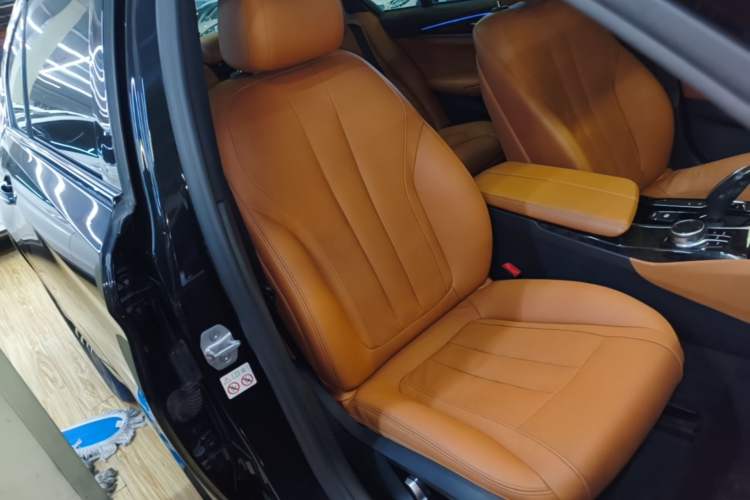 Used BMW 5 Series 2018 Restyled 530Li Luxury Edition M Sport Package Right Front Seat