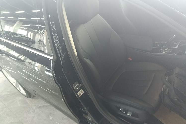 Used BMW 5 Series 2018 525Li Luxury Package Right Front Seat